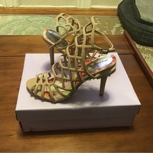 Madden Girl Women’s Directt Dress Sandal, Nude Paris, 8.5 M